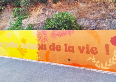 Fresque murale avec la participation des élèves de l'école Gerard Philippe ( classe du CP au CM2 ) à Ramatuelle dans le Var ( 83 ) Graffiti Street art 2024