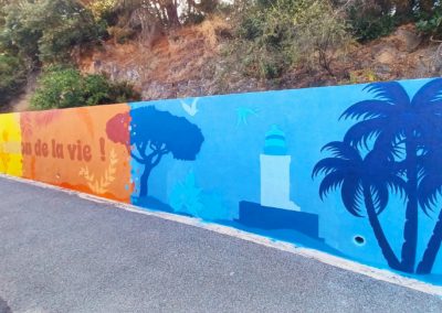 Fresque murale avec la participation des élèves de l'école Gerard Philippe ( classe du CP au CM2 ) à Ramatuelle dans le Var ( 83 ) Graffiti Street art 2024